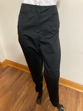 Classic Black Straight-Leg Cropped Pants. Item# SScpc10